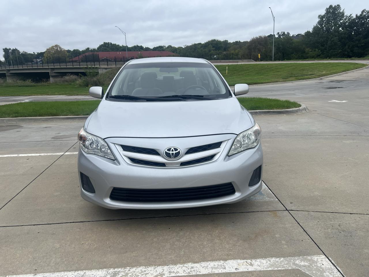 Toyota Corolla 4dr Sdn Auto LE (Natl) 2012