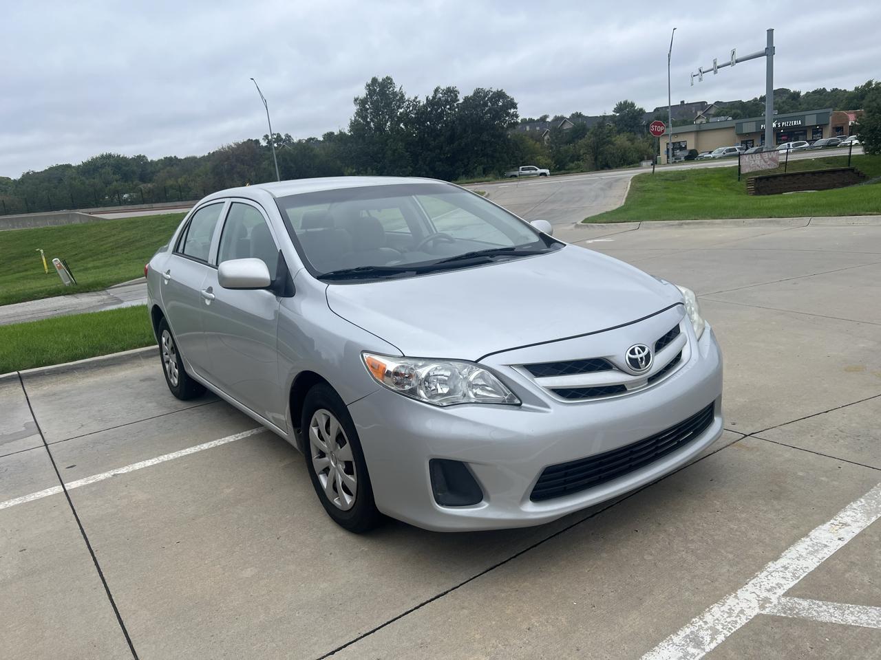 Toyota Corolla 4dr Sdn Auto LE (Natl) 2012