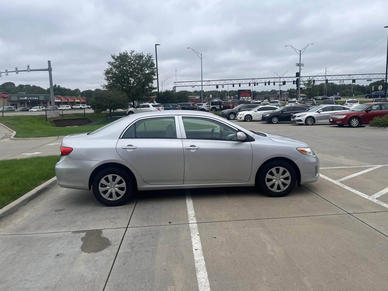 Toyota Corolla 4dr Sdn Auto LE (Natl) 2012