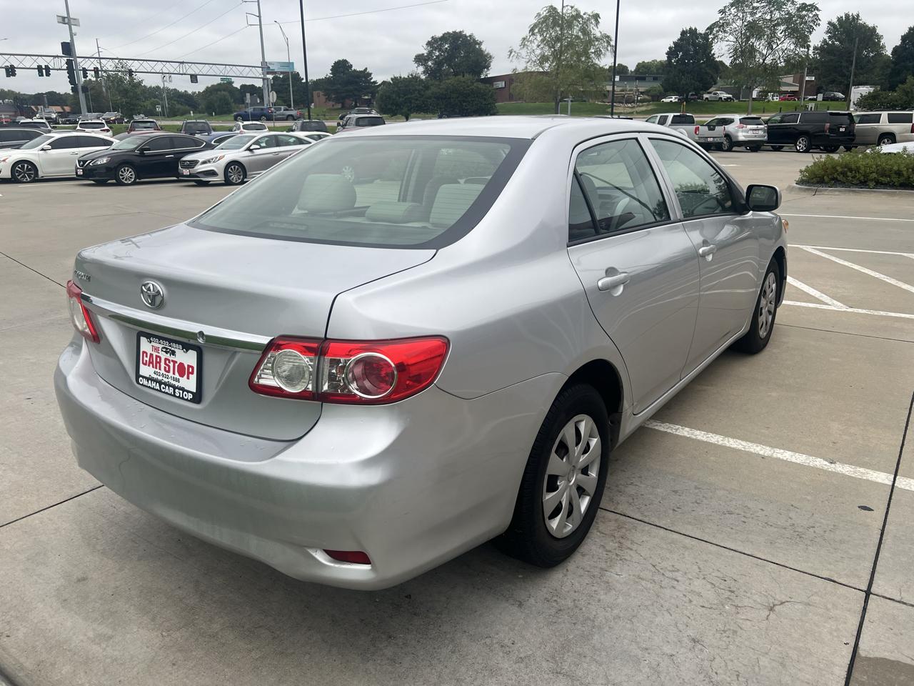 Toyota Corolla 4dr Sdn Auto LE (Natl) 2012