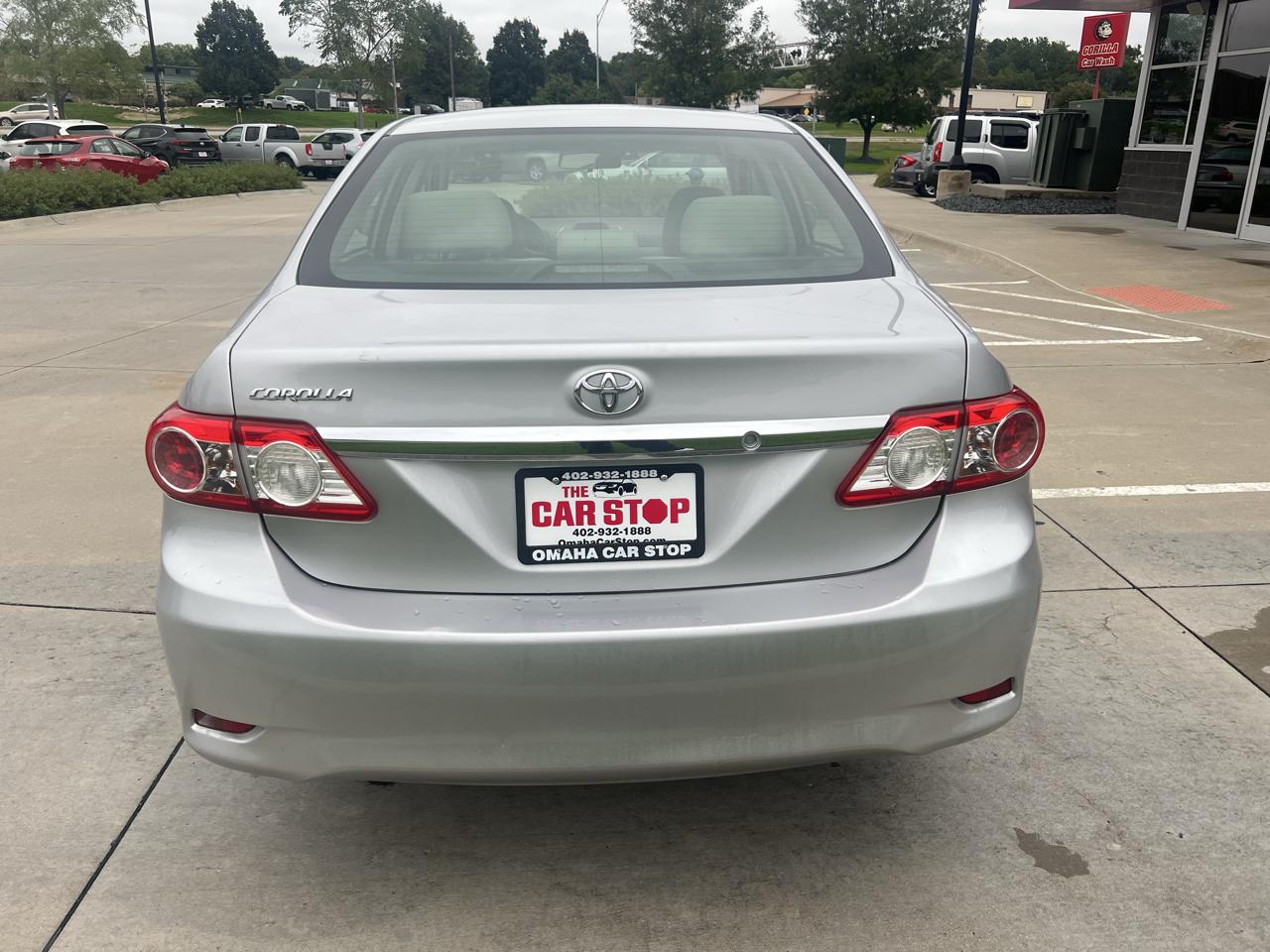 Toyota Corolla 4dr Sdn Auto LE (Natl) 2012