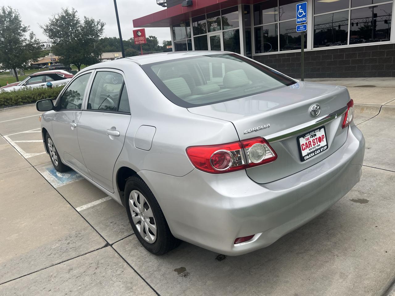 Toyota Corolla 4dr Sdn Auto LE (Natl) 2012