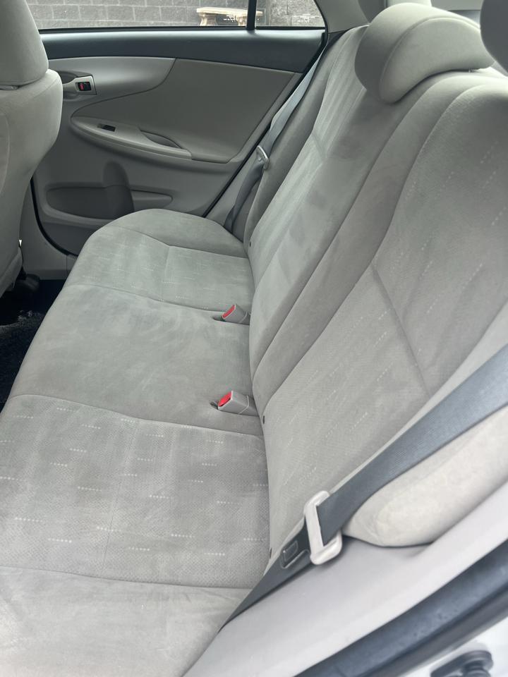 Toyota Corolla 4dr Sdn Auto LE (Natl) 2012