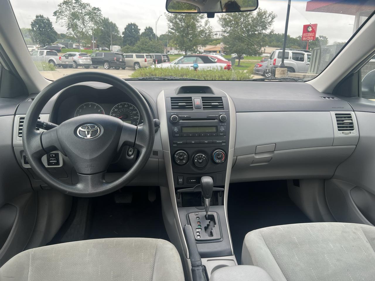 Toyota Corolla 4dr Sdn Auto LE (Natl) 2012