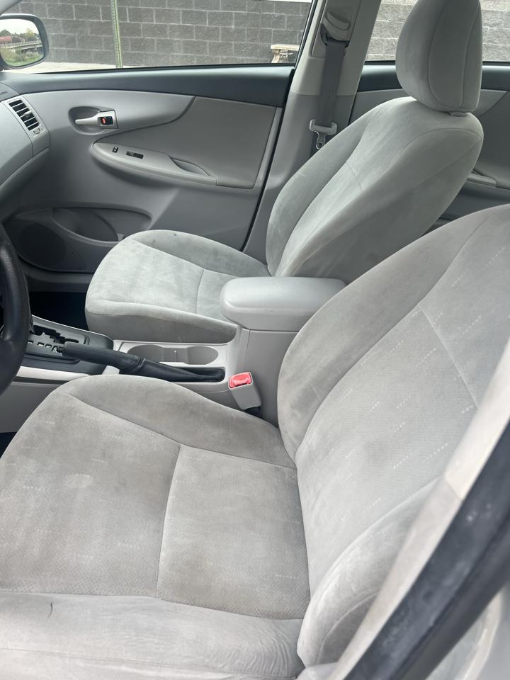 Toyota Corolla 4dr Sdn Auto LE (Natl) 2012