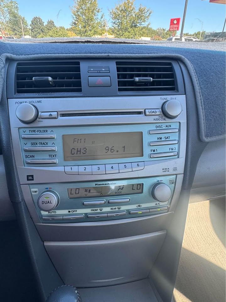 Toyota Camry photo 12