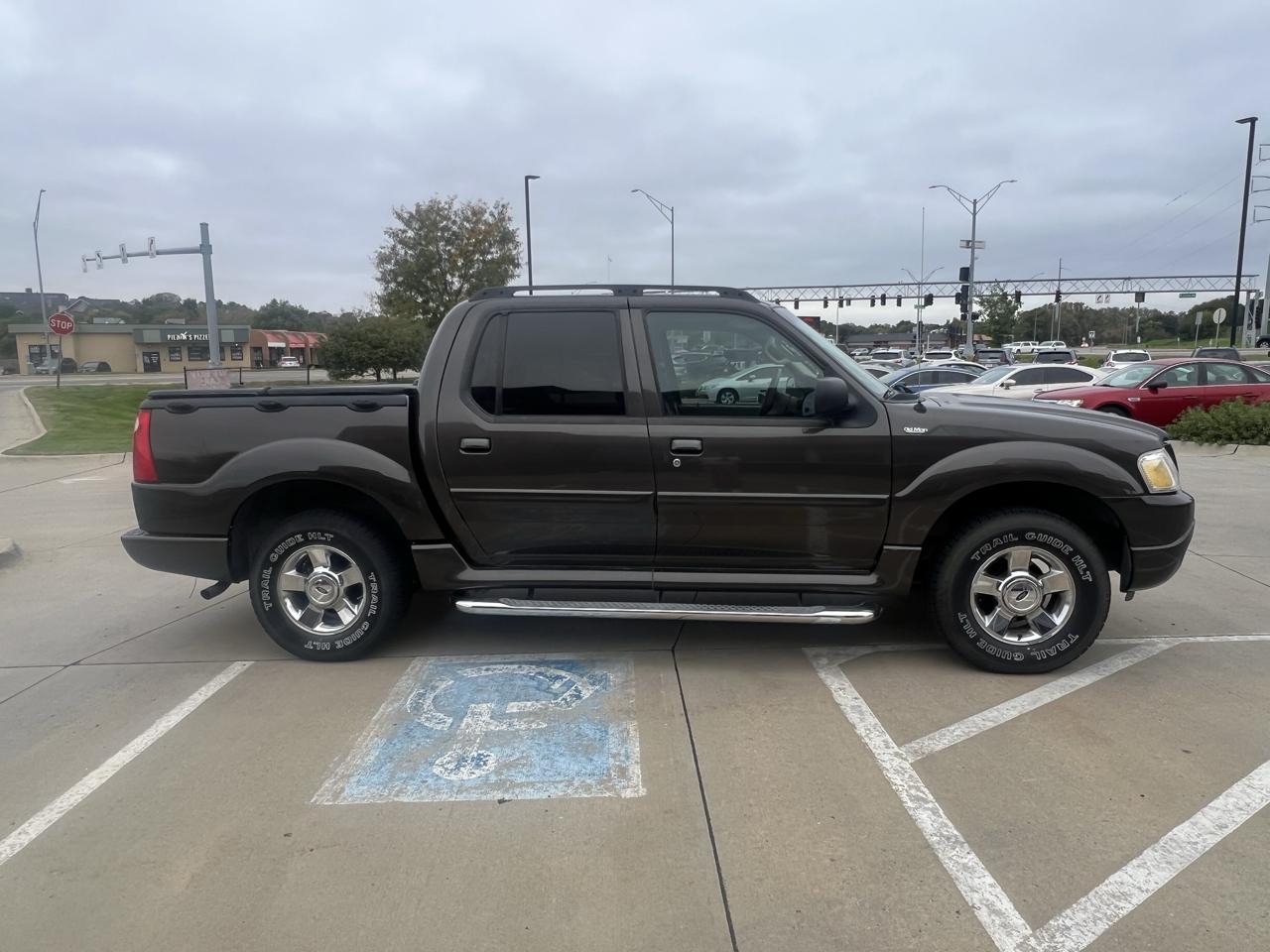 Ford Explorer Sport Trac 4dr 126" WB 4WD XLT Premium 2005