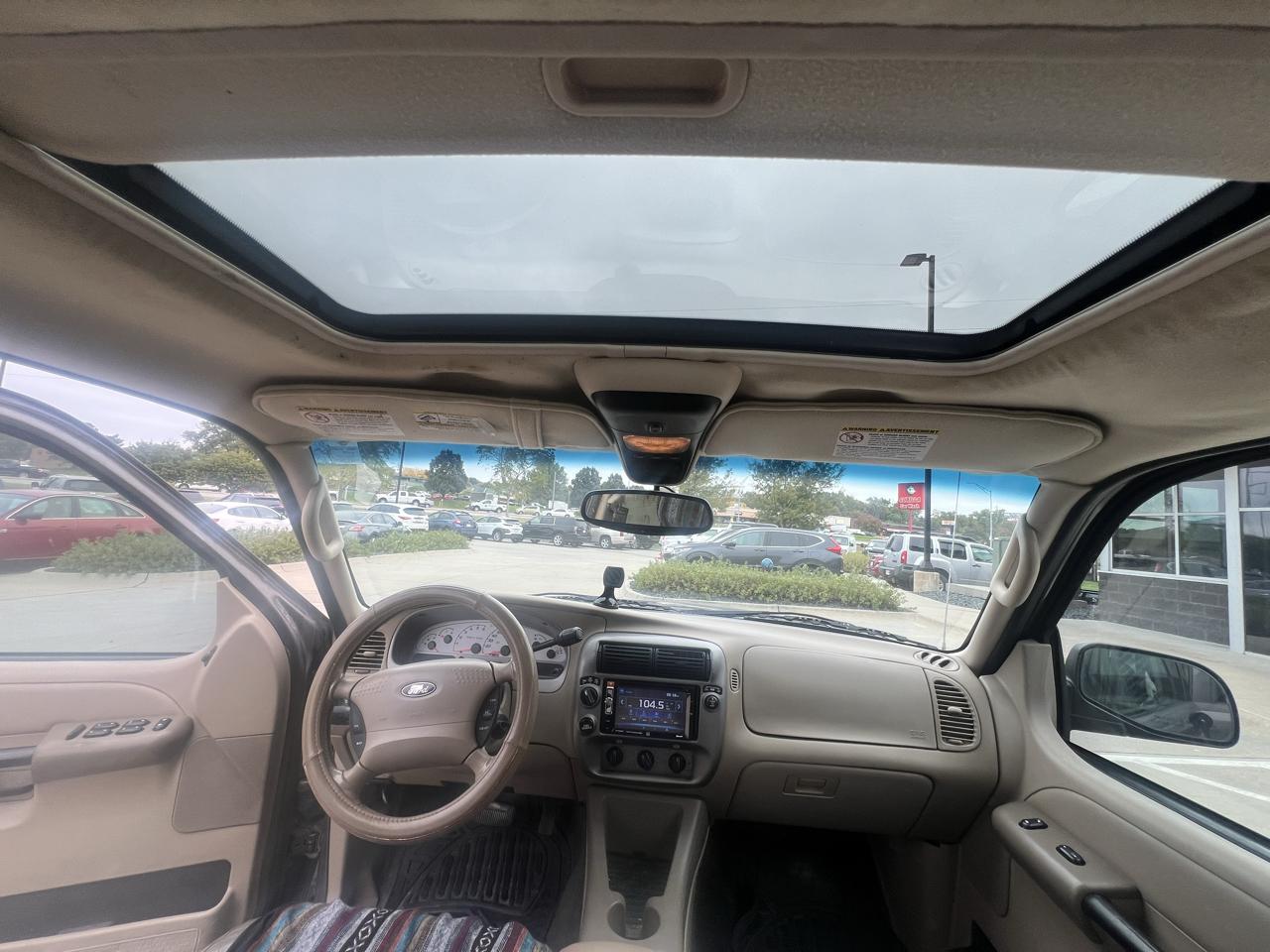 Ford Explorer Sport Trac 4dr 126" WB 4WD XLT Premium 2005