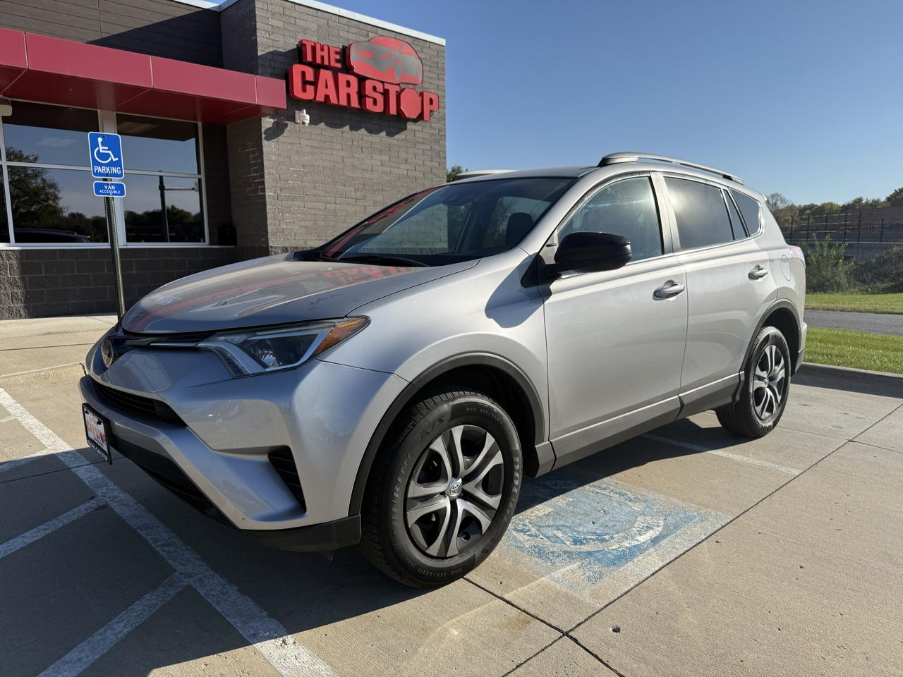Toyota RAV4 LE AWD (Natl) 2018