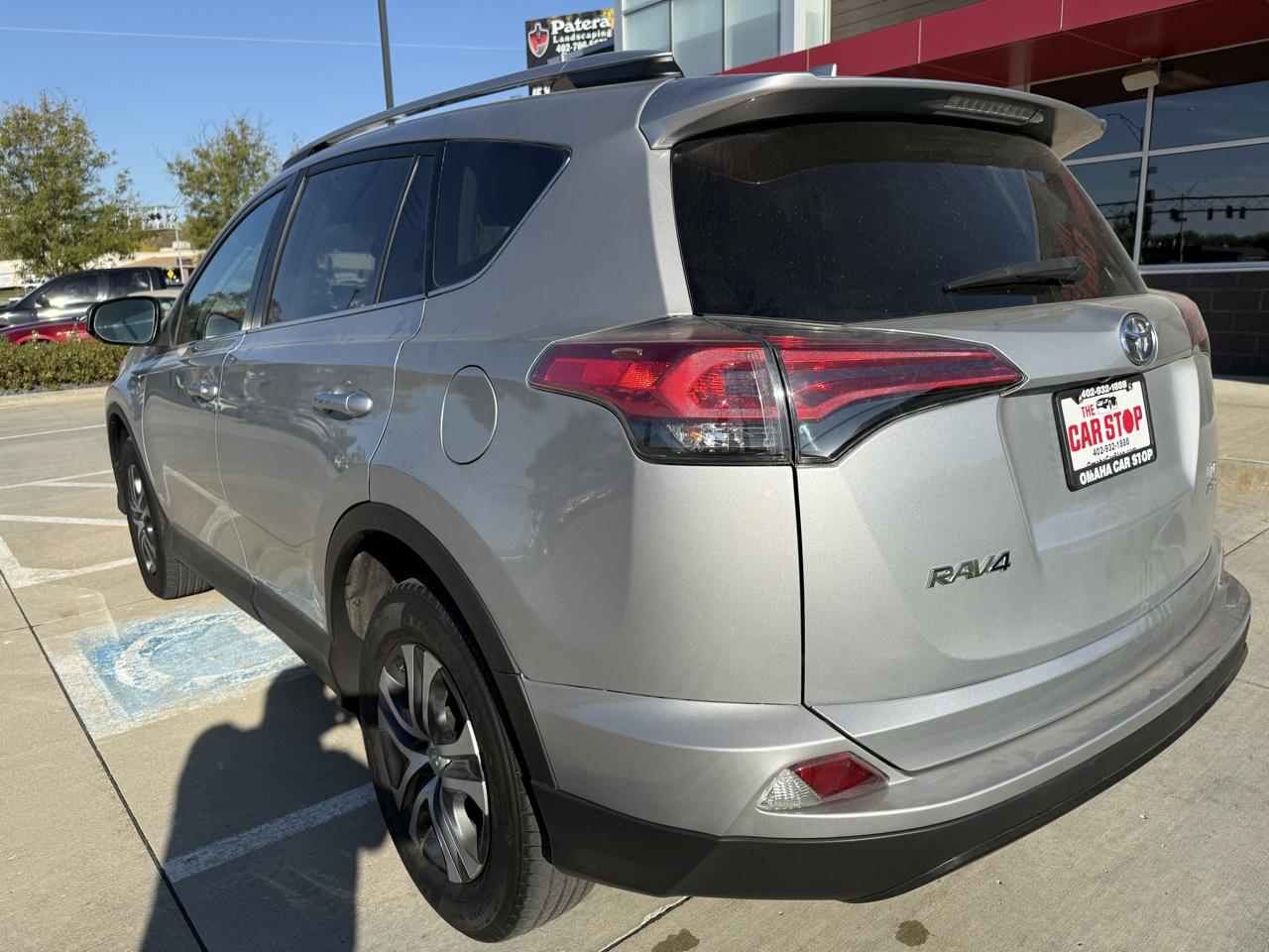 Toyota RAV4 LE AWD (Natl) 2018