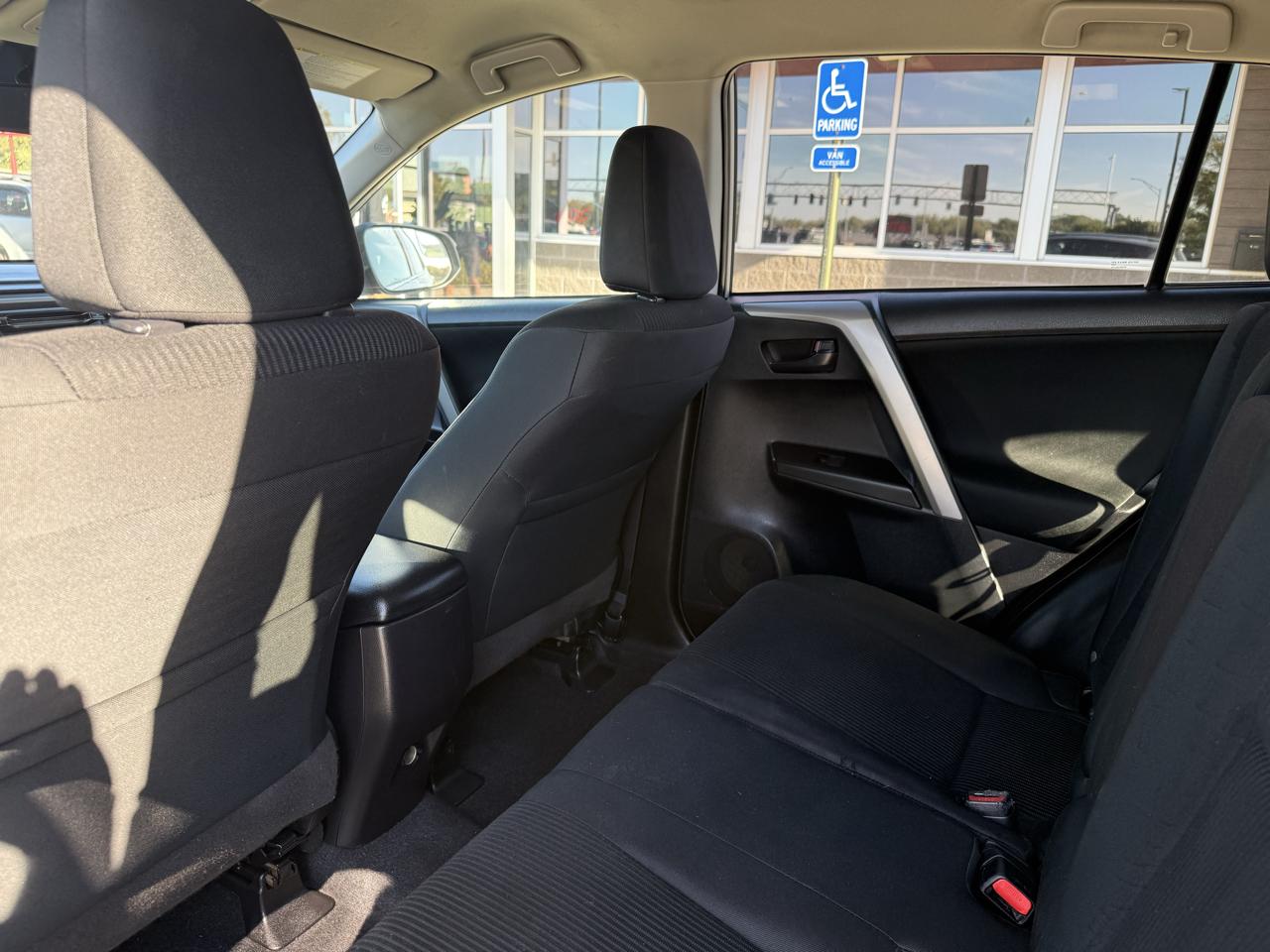 Toyota RAV4 LE AWD (Natl) 2018