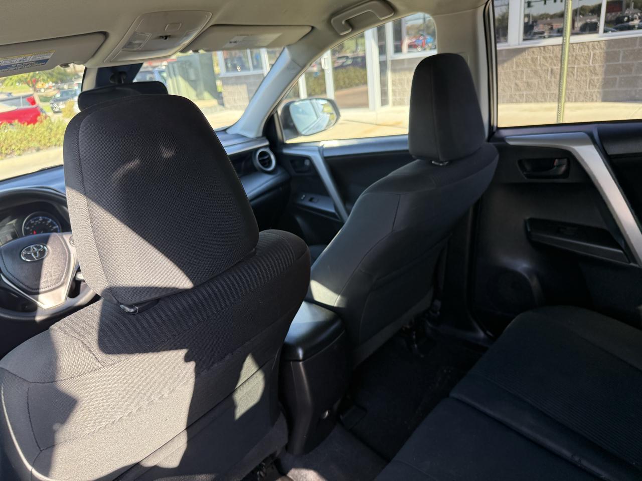 Toyota RAV4 LE AWD (Natl) 2018