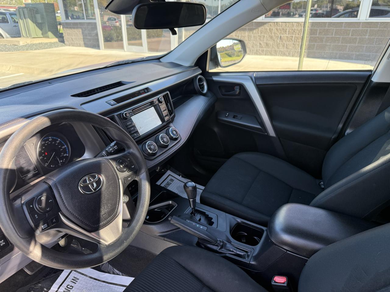 Toyota RAV4 LE AWD (Natl) 2018