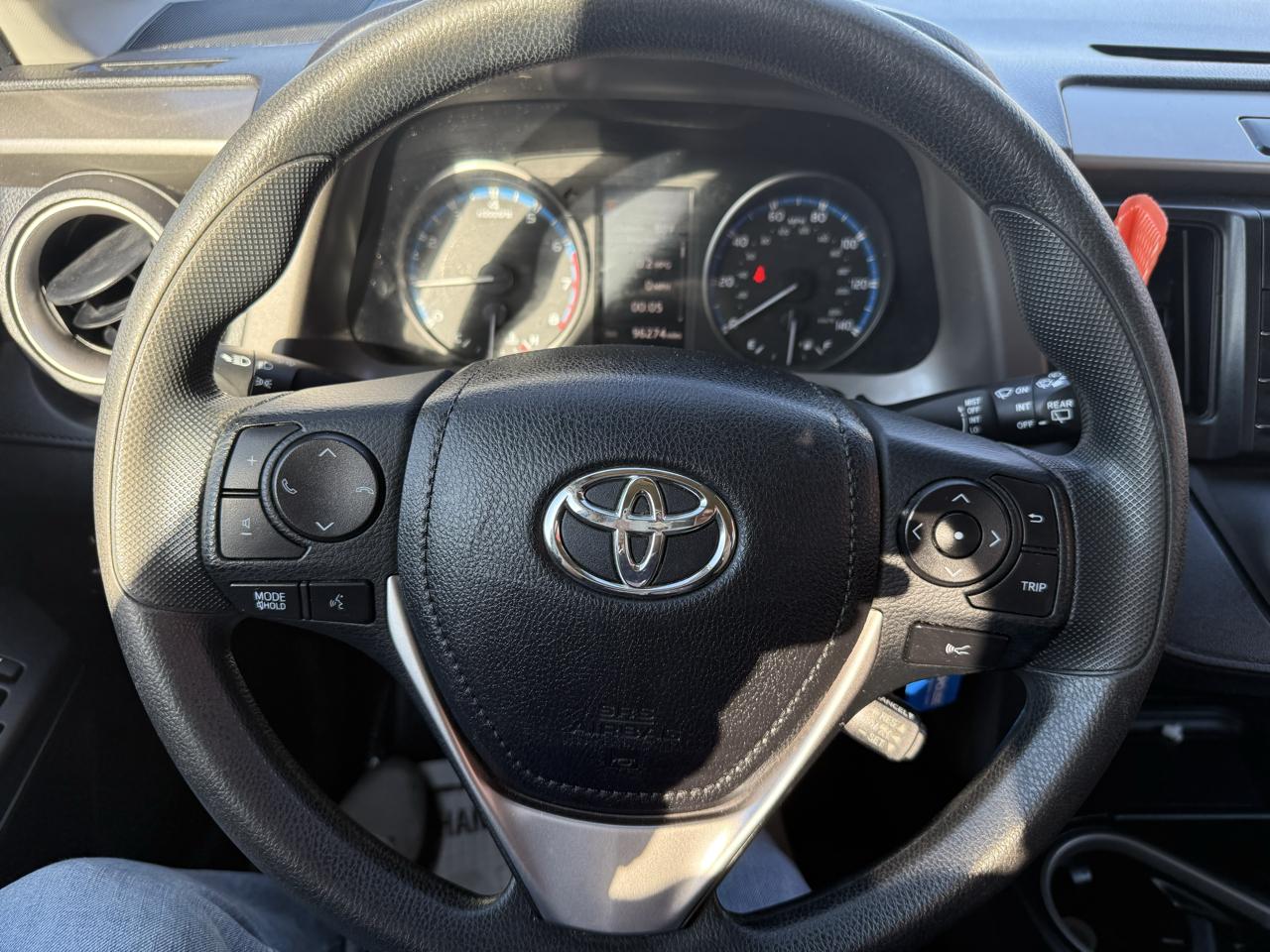 Toyota RAV4 LE AWD (Natl) 2018