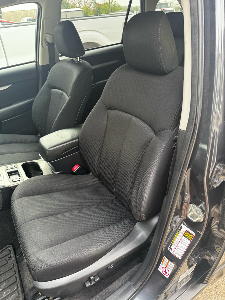 2011 Subaru Outback 2.5i photo 2