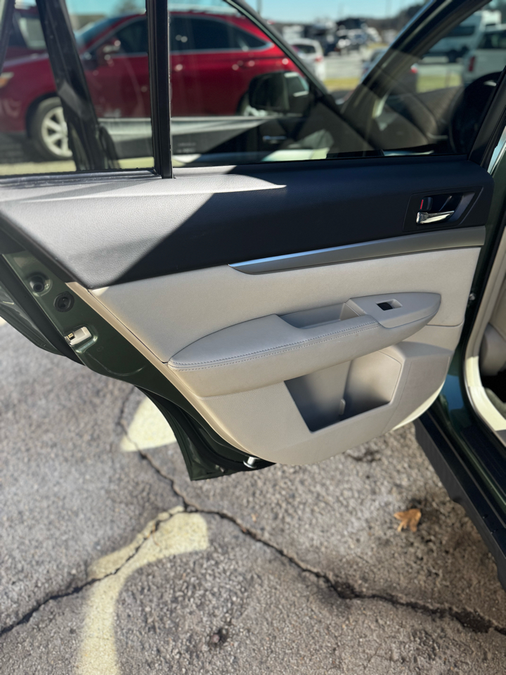 Subaru Outback 4dr Wgn H4 Auto 2.5i Premium 2012