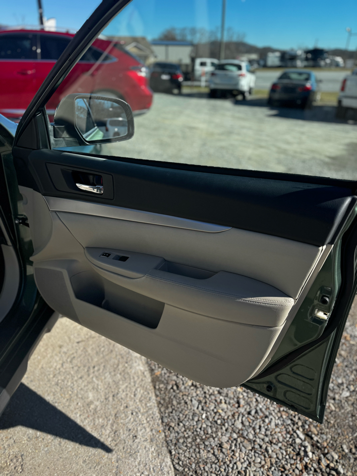 Subaru Outback 4dr Wgn H4 Auto 2.5i Premium 2012