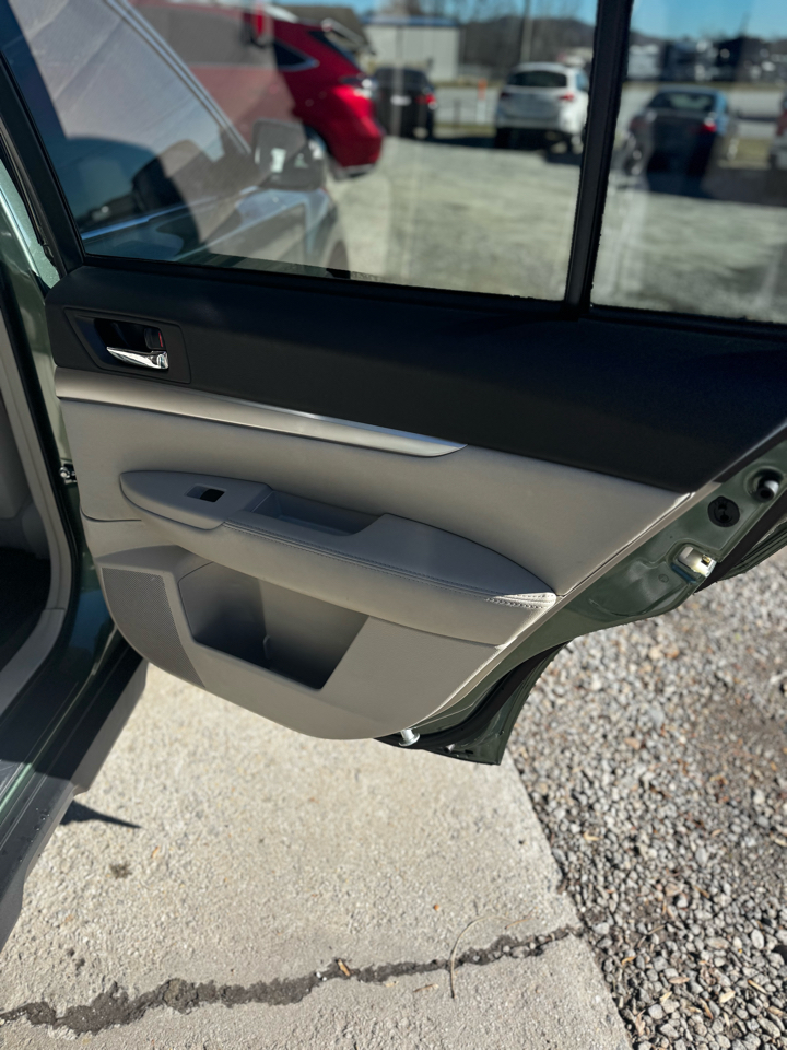 Subaru Outback 4dr Wgn H4 Auto 2.5i Premium 2012