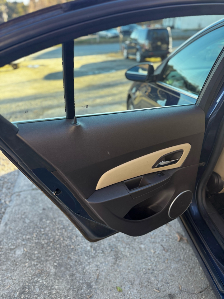 Chevrolet Cruze 4dr Sdn LT w/2LT 2011