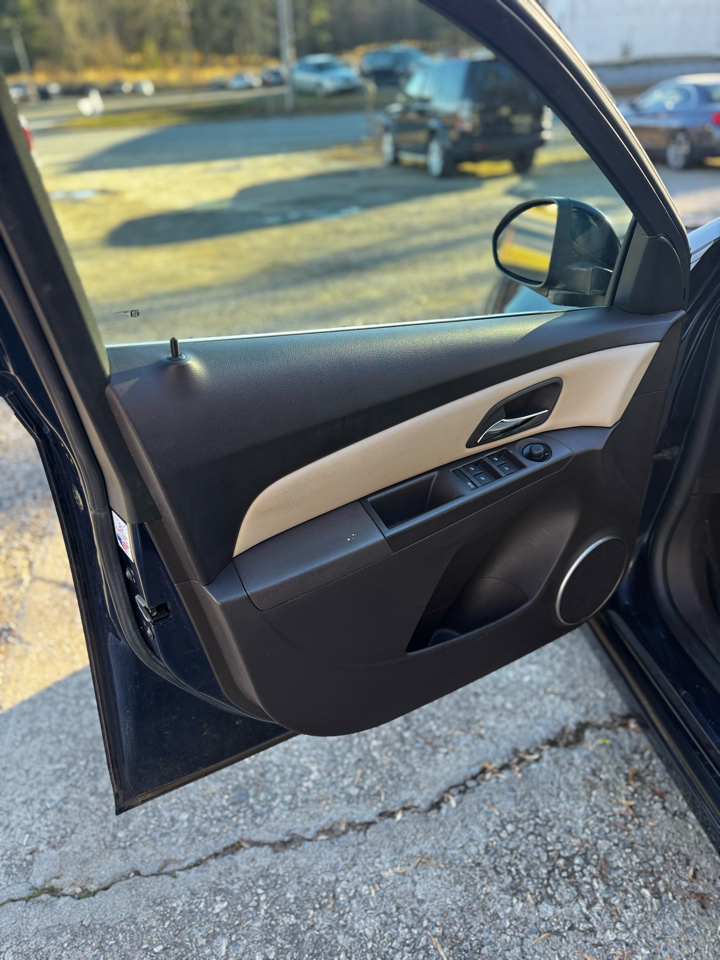 Chevrolet Cruze 4dr Sdn LT w/2LT 2011