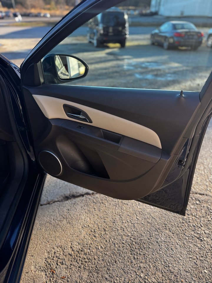 Chevrolet Cruze 4dr Sdn LT w/2LT 2011