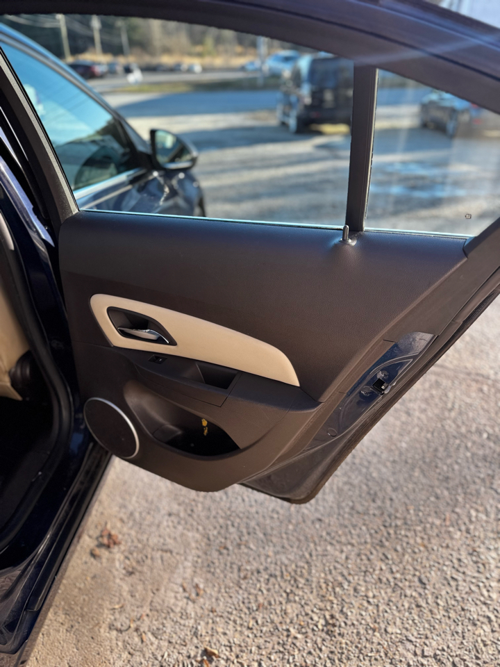 Chevrolet Cruze 4dr Sdn LT w/2LT 2011