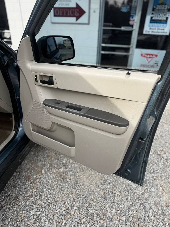 Ford Escape FWD 4dr XLS 2012