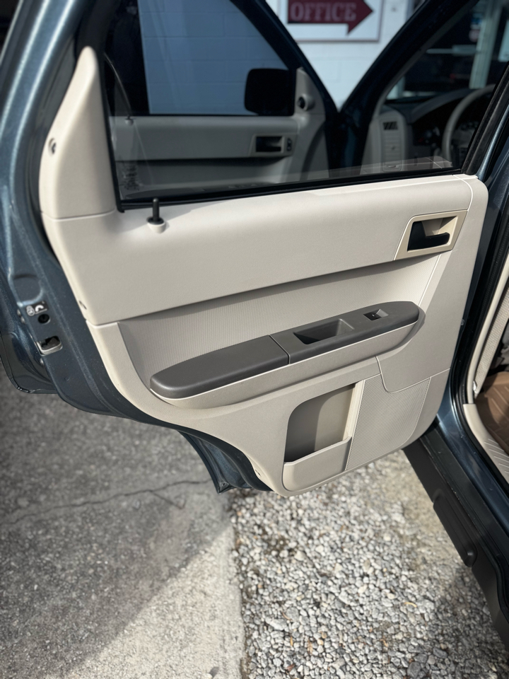 Ford Escape FWD 4dr XLS 2012