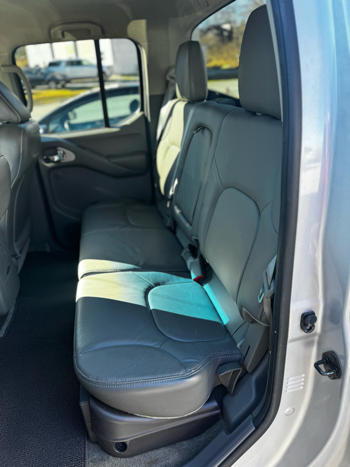 Nissan Frontier 2WD Crew Cab SWB Auto SL 2012