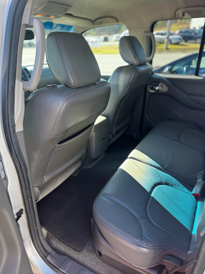 Nissan Frontier 2WD Crew Cab SWB Auto SL 2012