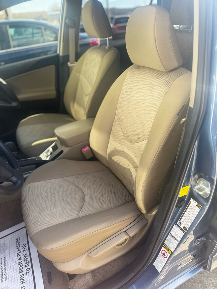 Toyota RAV4 4WD 4dr I4 (Natl) 2012