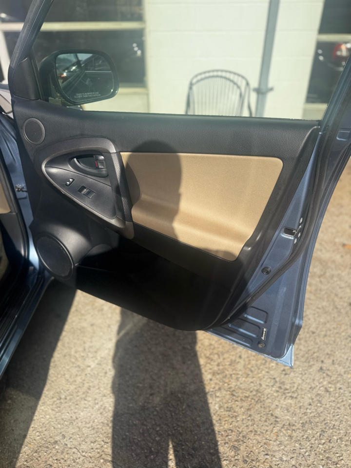 Toyota RAV4 4WD 4dr I4 (Natl) 2012