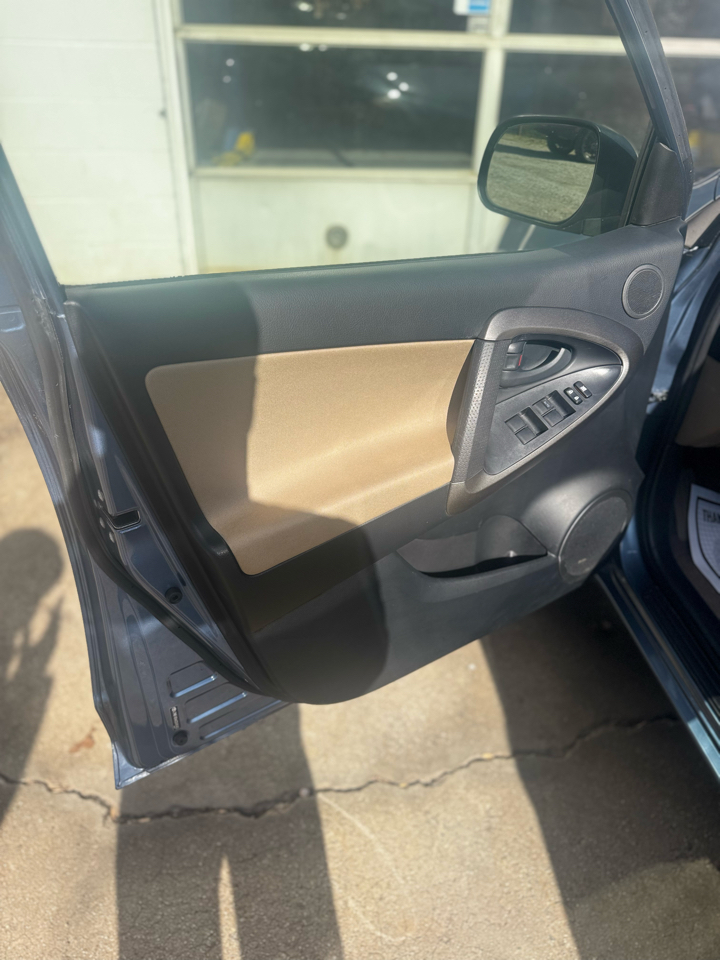 Toyota RAV4 4WD 4dr I4 (Natl) 2012