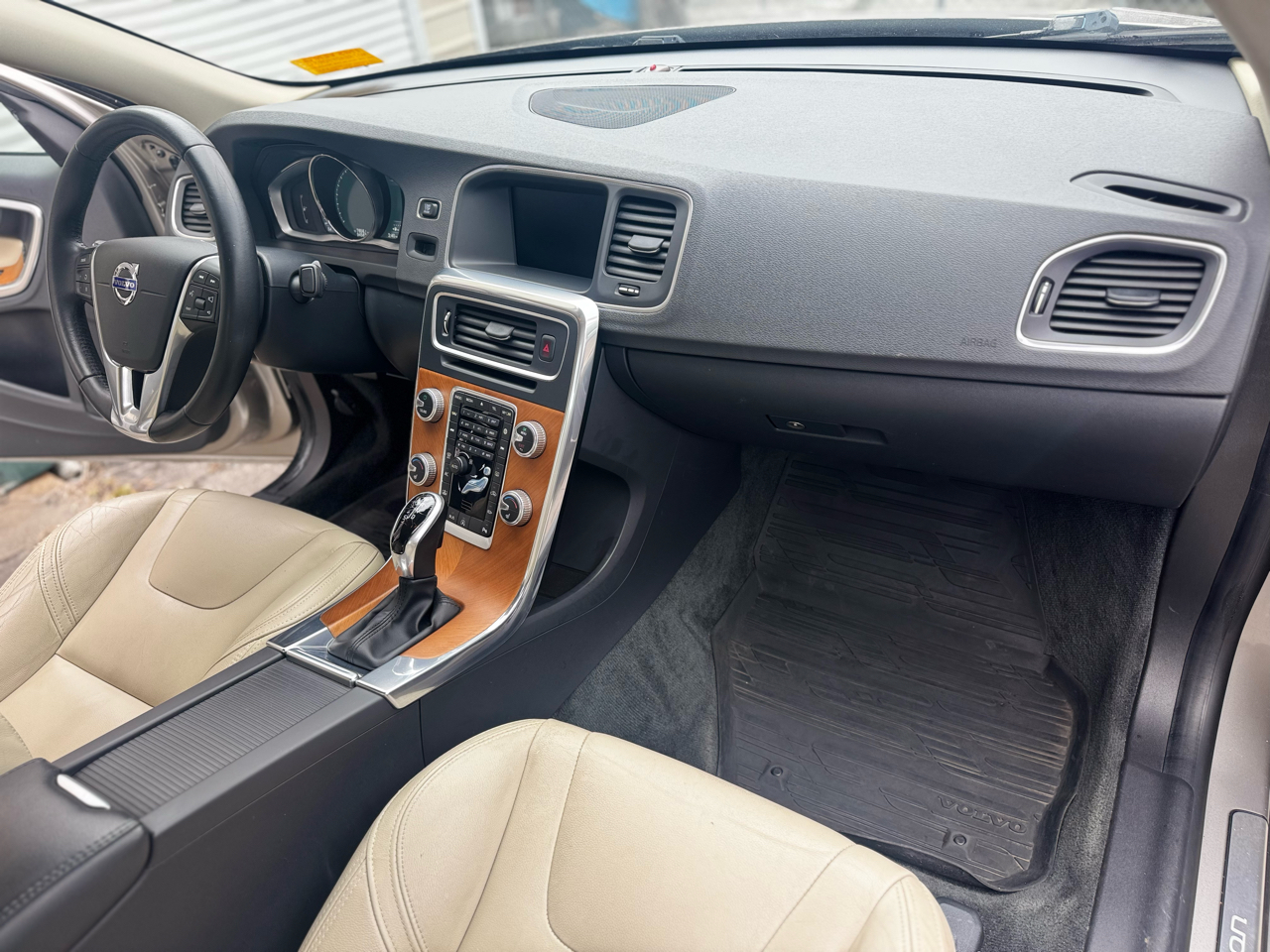 Volvo S60 Inscription 4dr Sdn T5 Drive-E Premier FWD 2016