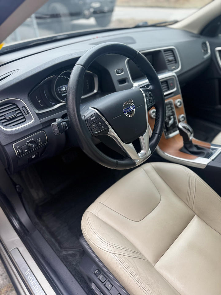Volvo S60 Inscription 4dr Sdn T5 Drive-E Premier FWD 2016
