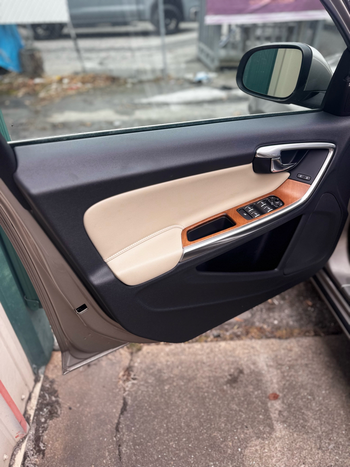 Volvo S60 Inscription 4dr Sdn T5 Drive-E Premier FWD 2016