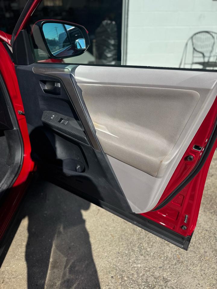 Toyota RAV4 AWD 4dr XLE (Natl) 2013