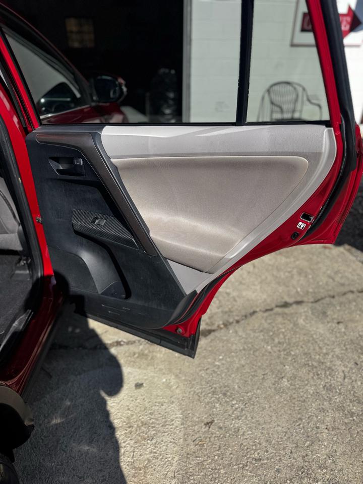 Toyota RAV4 AWD 4dr XLE (Natl) 2013