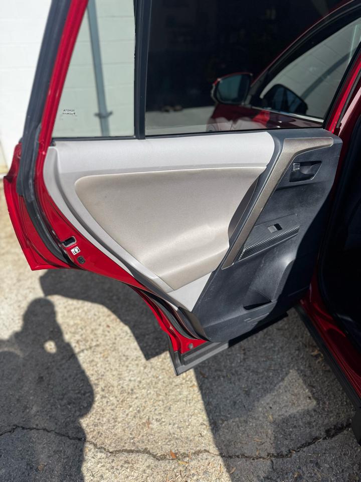 Toyota RAV4 AWD 4dr XLE (Natl) 2013