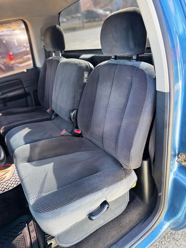 Dodge Ram 1500 2dr Reg Cab 120.5" WB SLT 2004