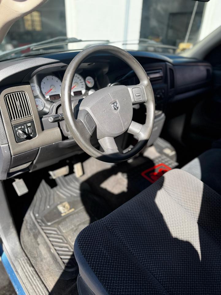 Dodge Ram 1500 2dr Reg Cab 120.5" WB SLT 2004