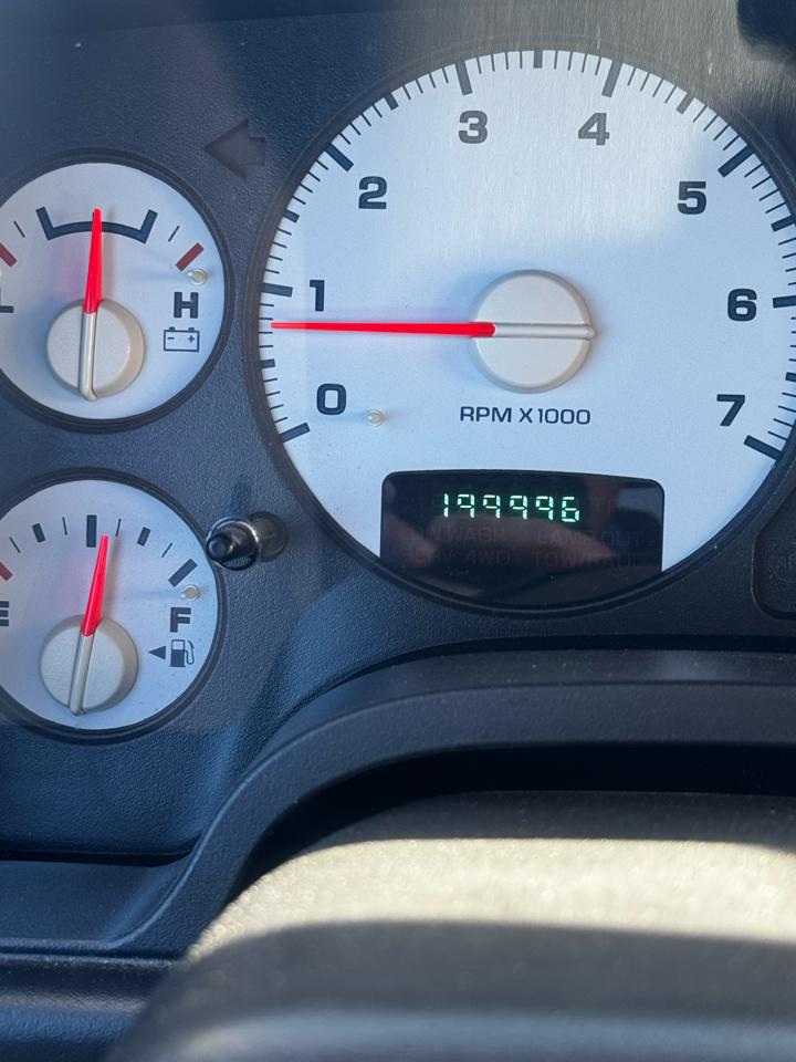 Dodge Ram 1500 2dr Reg Cab 120.5" WB SLT 2004