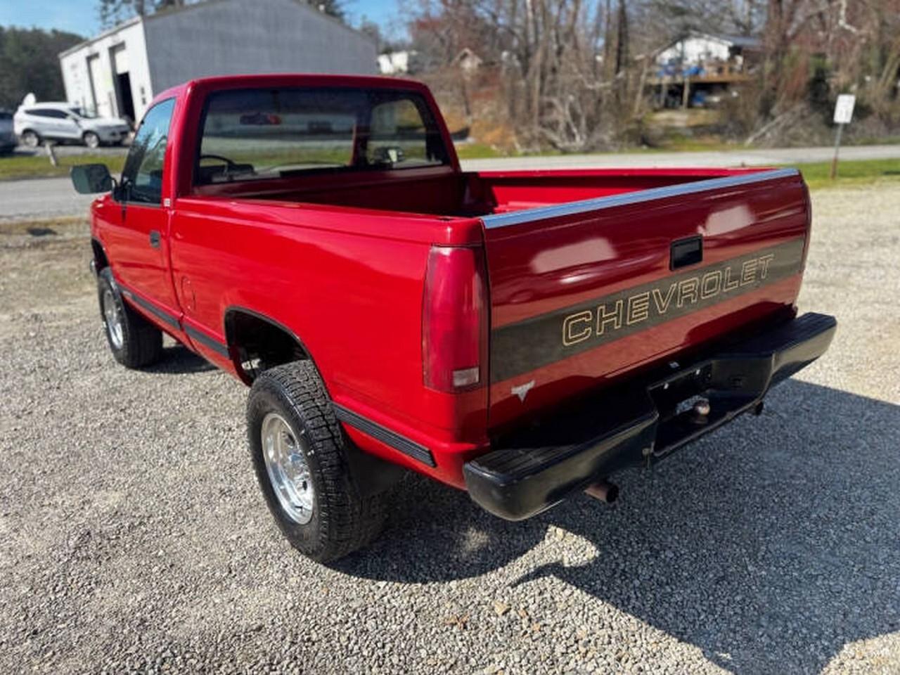 Chevrolet 1/2 Ton Pickups Fleetside 117.5" WB 4WD 1988