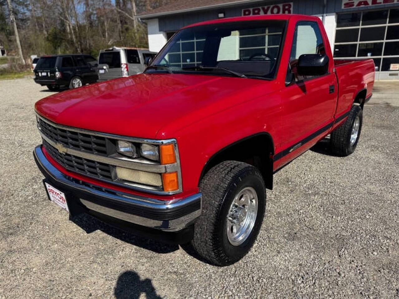 Chevrolet 1/2 Ton Pickups Fleetside 117.5" WB 4WD 1988