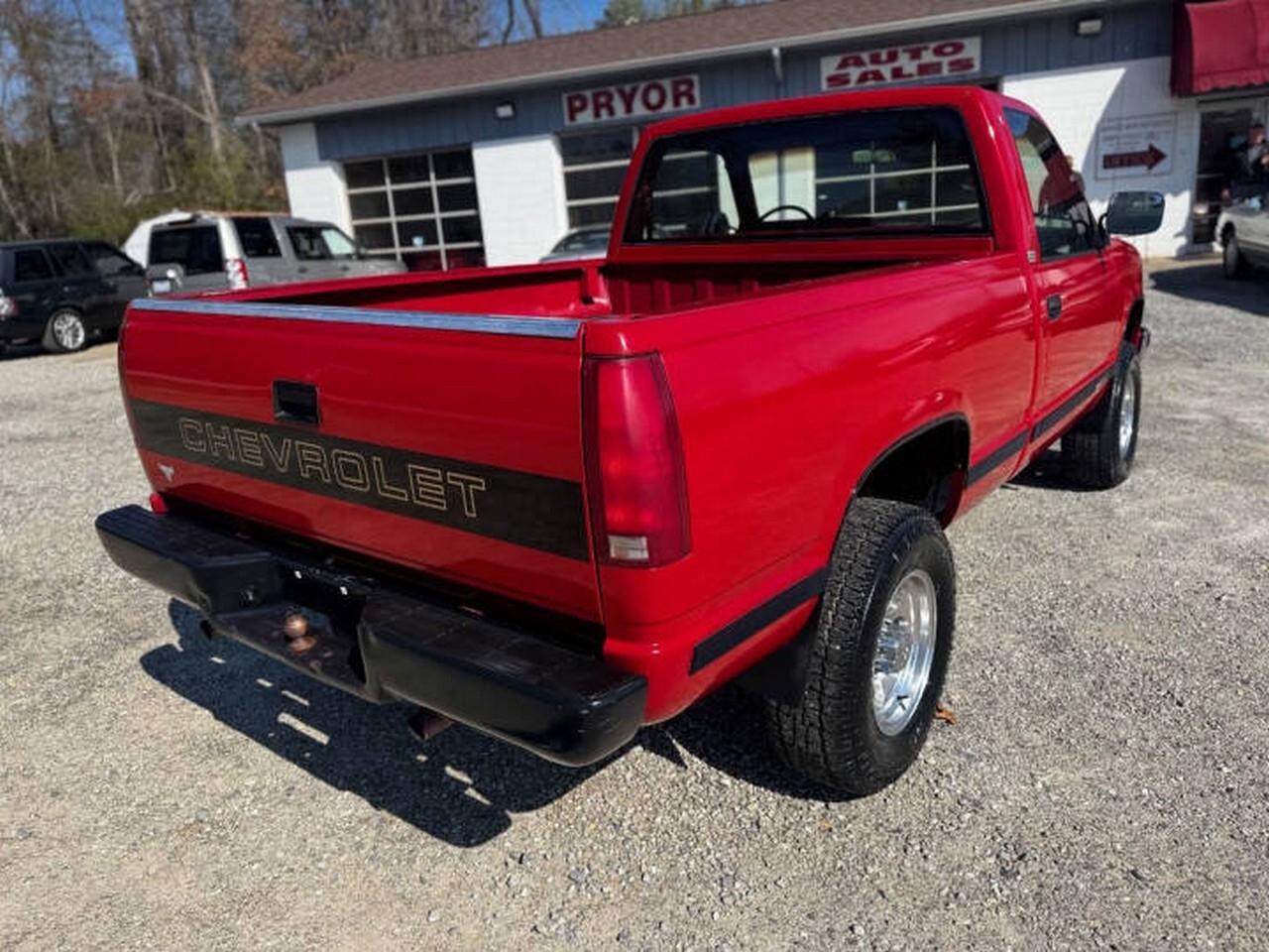 Chevrolet 1/2 Ton Pickups Fleetside 117.5" WB 4WD 1988