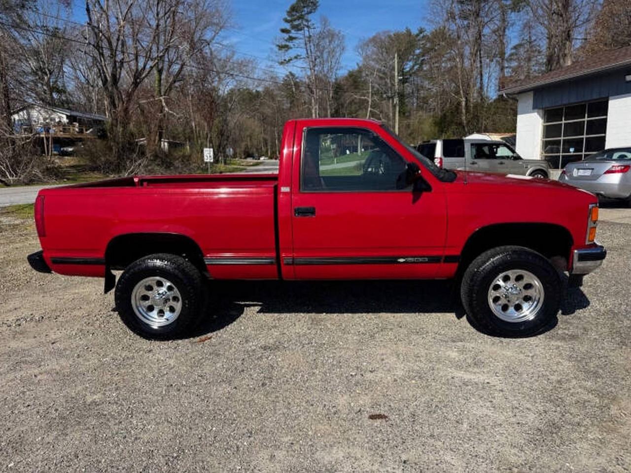 Chevrolet 1/2 Ton Pickups Fleetside 117.5" WB 4WD 1988