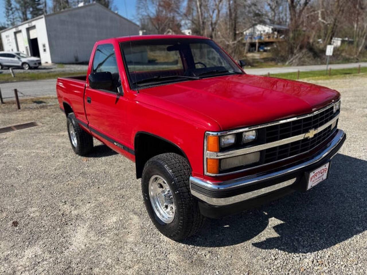 Chevrolet 1/2 Ton Pickups Fleetside 117.5" WB 4WD 1988