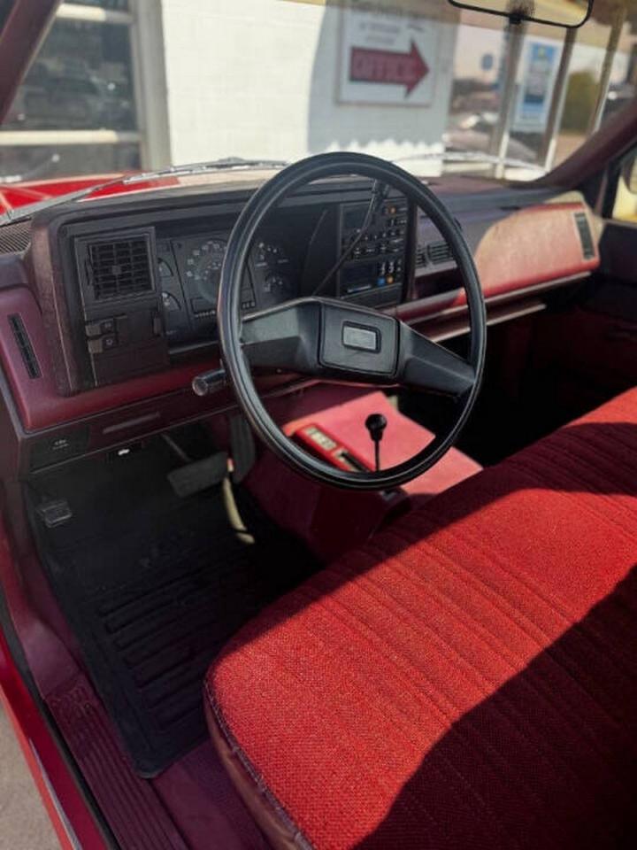 Chevrolet 1/2 Ton Pickups Fleetside 117.5" WB 4WD 1988