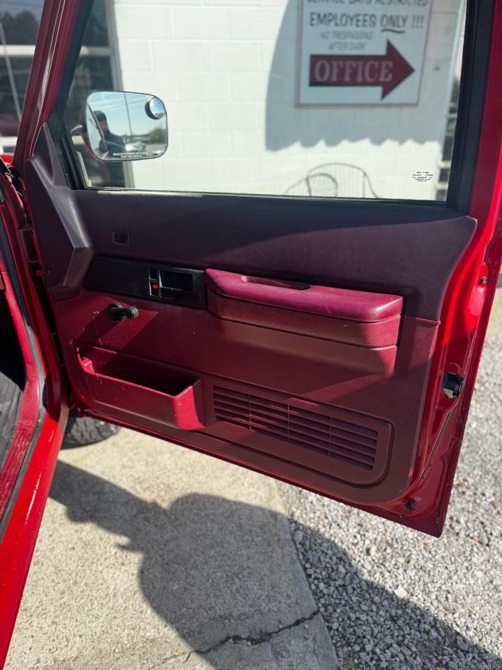 Chevrolet 1/2 Ton Pickups Fleetside 117.5" WB 4WD 1988