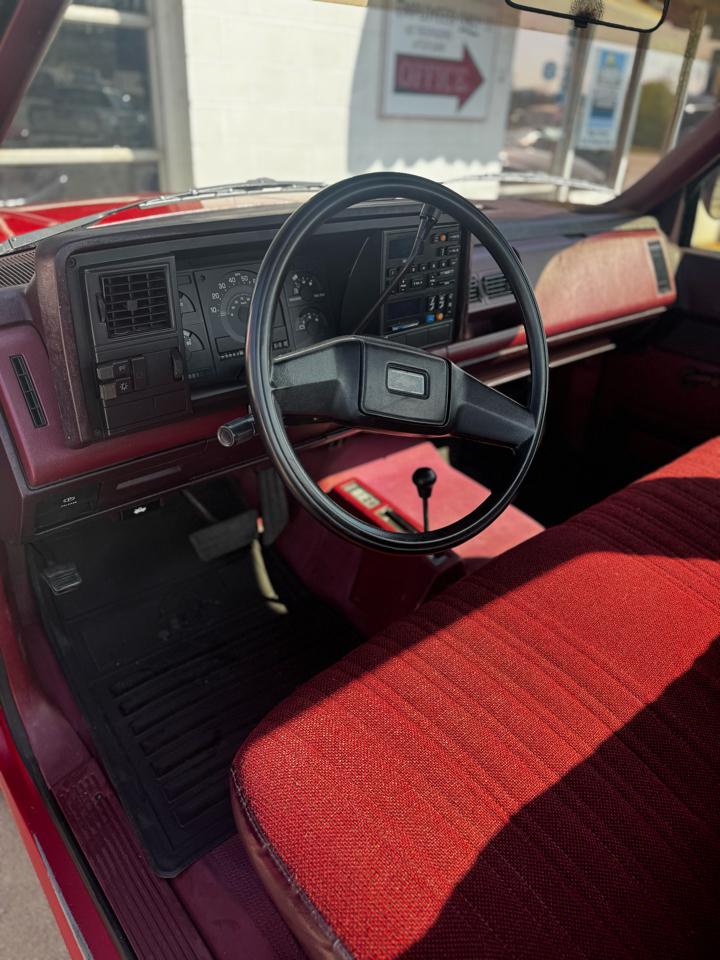 Chevrolet 1/2 Ton Pickups Fleetside 117.5" WB 4WD 1988